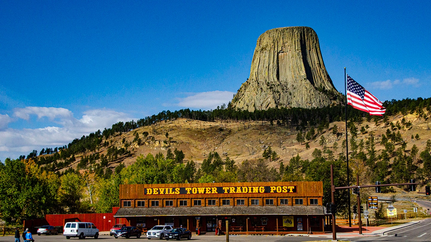 Tragic Fall at Devils Tower: 21-Year-Old Rock Climber Declared Dead