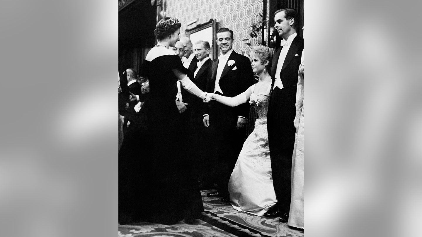 Queen Elizabeth's Surprising Encounter with Marilyn Monroe: A Tale of Glamour, Intrigue, and Royal Protocol