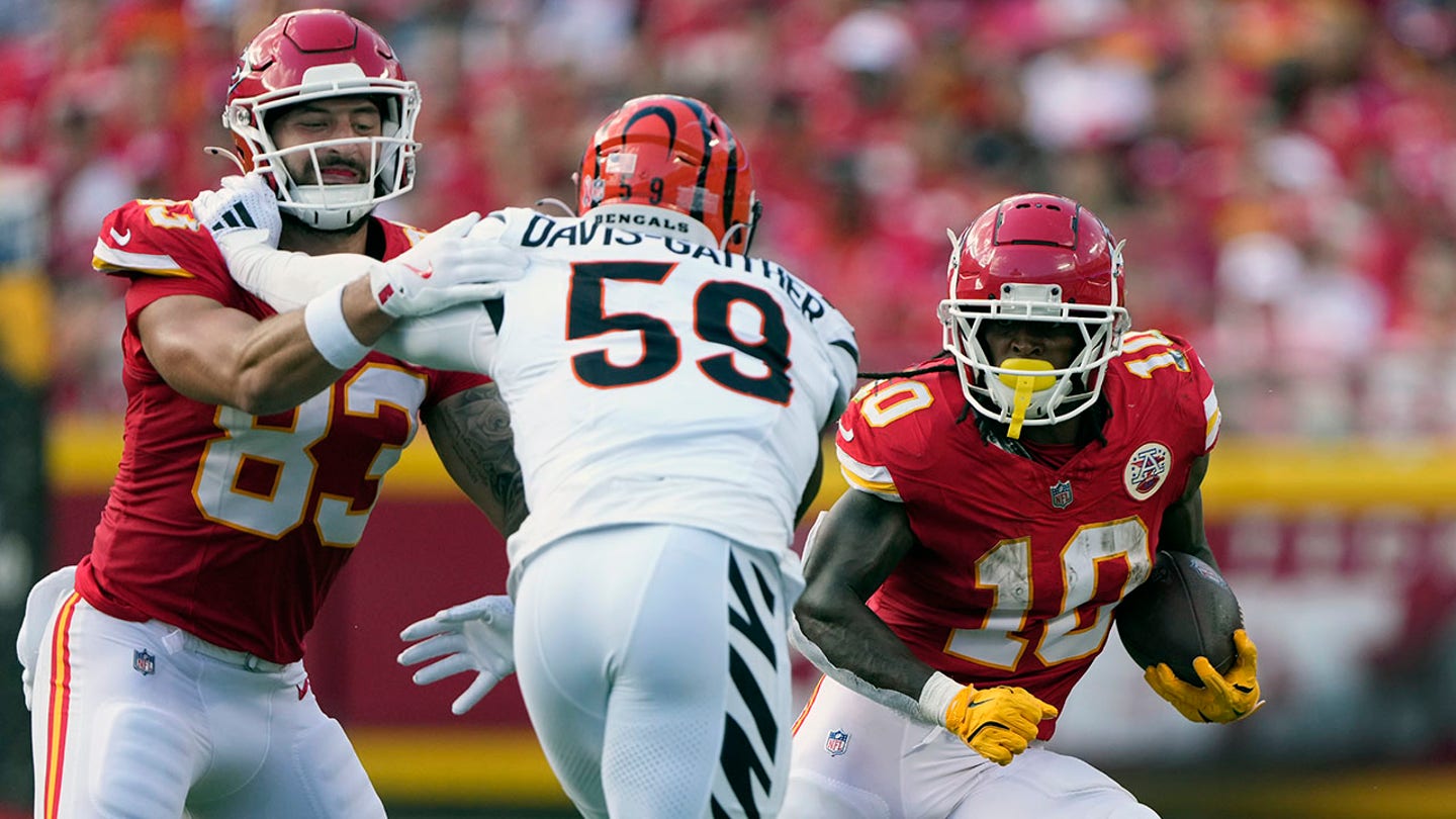 Chiefs' Isiah Pacheco Fractures Fibula, Expected to Land on IR