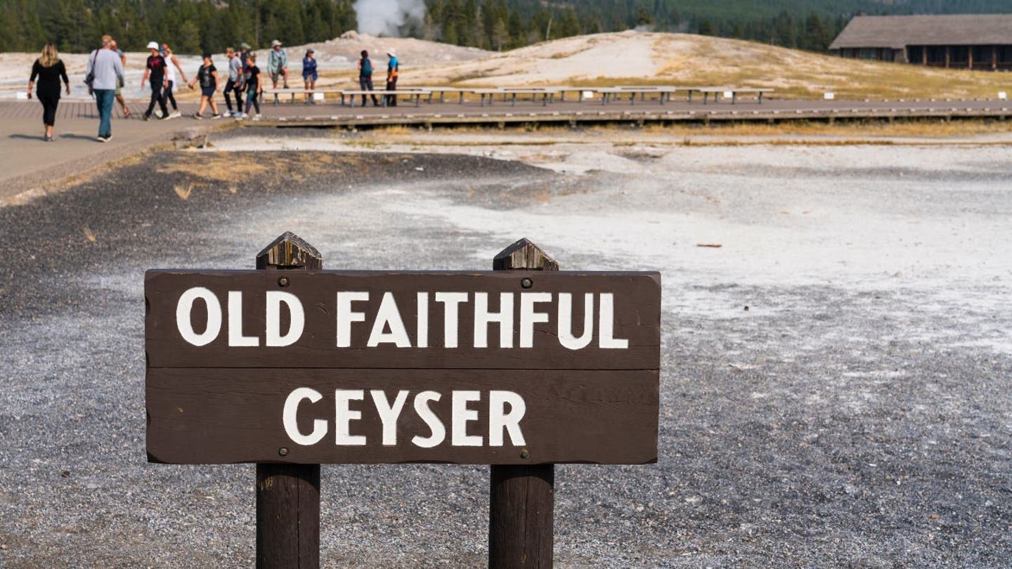 Yellowstone Explosion Sends Tourists Scrambling for Safety