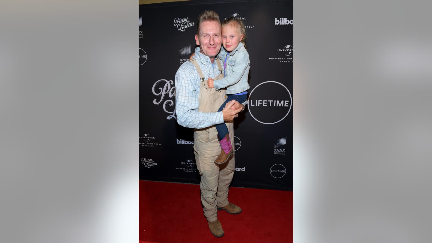 Rory Feek Addresses Daughters' Concerns Over Sister's Well-being in Emotional Blog Post