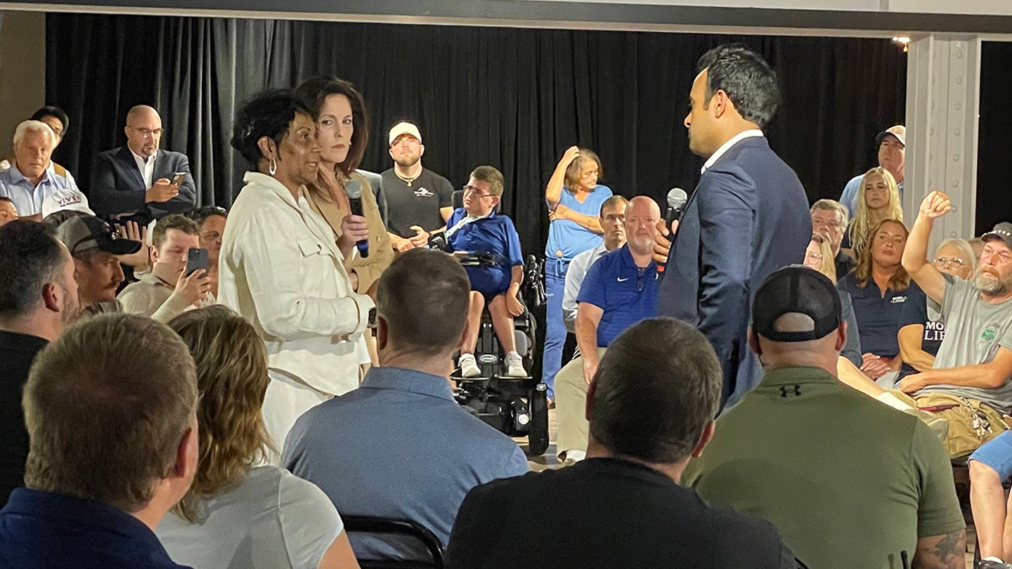 Vivek Ramaswamy Inspires Springfield Residents to Speak Out on Migrant Debate