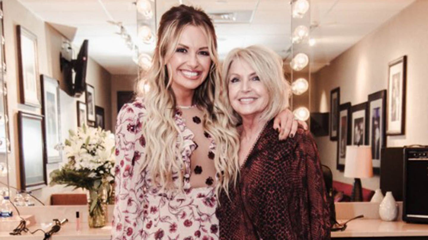 Carly Pearce Stands Her Ground: Mother's Reaction to Concert Heckler Incident