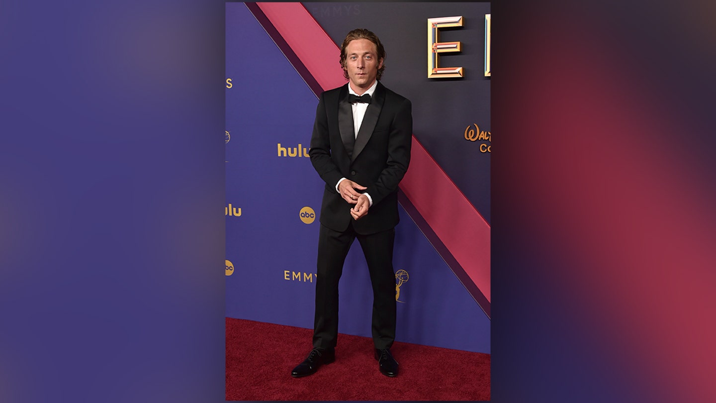 Jeremy Allen White Wins Emmy for 