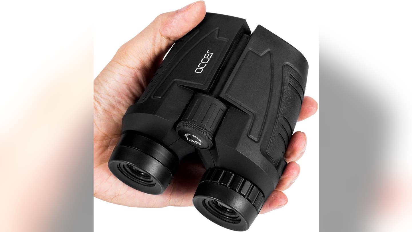 game-day-binoculars 8 أساسيات يومية للعبة تحتاجها لمشاهدة فريق NFL الخاص بك يلعب على الهواء مباشرة