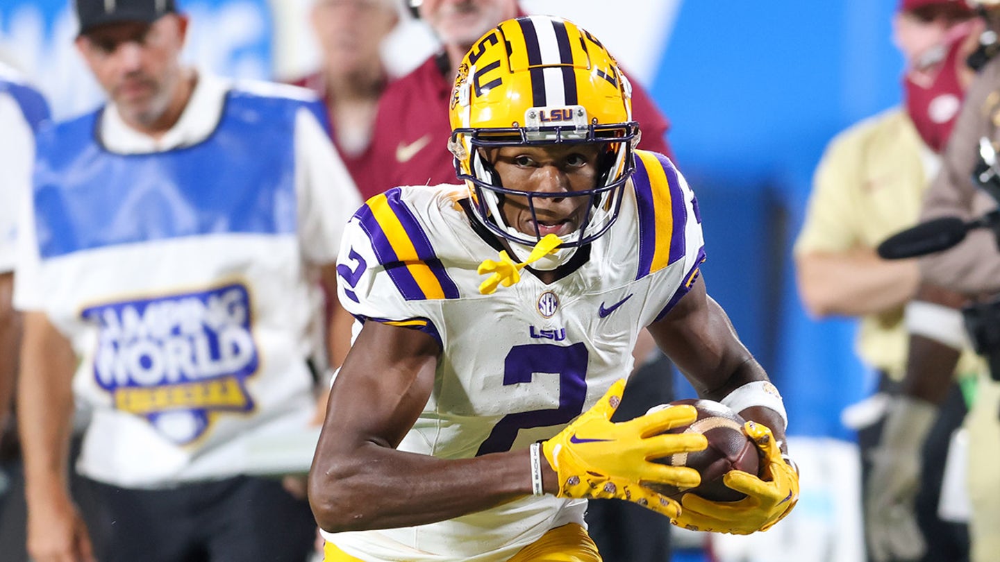 LSU's Kyren Lacy Penalized for Pretend Gun Celebration