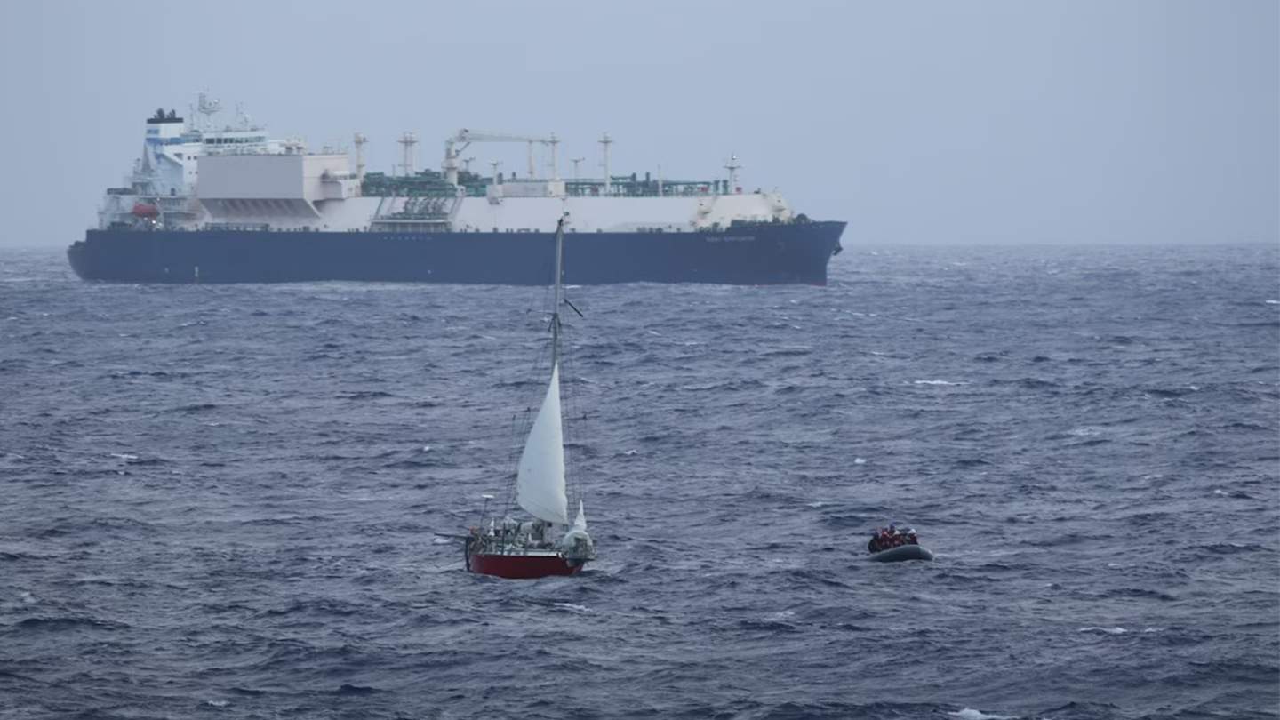 U.S. Coast Guard, Navy Rescue Distressed Woman, Daughter, Pets from Sailboat Off Hawaii