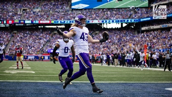 Vikings create havoc for Daniel Jones; Giants falter in front of organization's legends