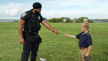 Un programa del departamento de policía de Florida incentiva a los niños que son sorprendidos haciendo lo correcto