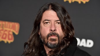 Dave Grohl should ditch 'spotlight' after secret baby revelation, keep focus on one thing: expert