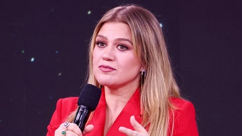 Kelly Clarkson On Vulnerability, Boundaries, and Connecting with Fans