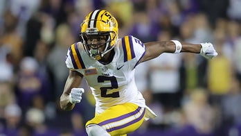 LSU's Kyren Lacy Penalized for Pretend Gun Celebration