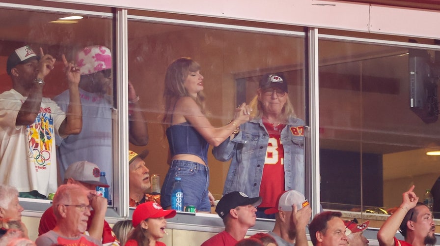 Taylor Swift sits separate from Brittany Mahomes at Chiefs game amid Trump  support controversy | Fox News