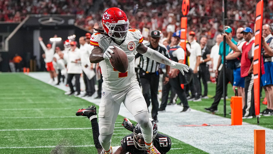 Kansas City Chiefs Overcome Fourth-Quarter Threat from Atlanta Falcons to Stay Undefeated