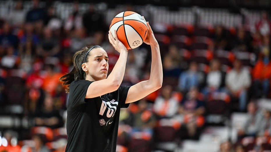 Caitlin Clark's boyfriend has 1-word reaction to her AP WNBA Rookie of the Year win