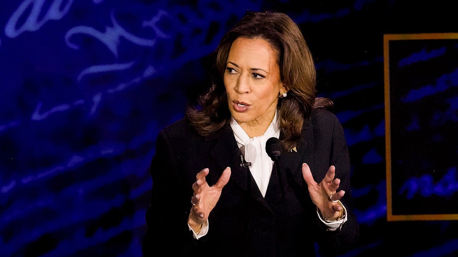 Harris interrupted multiple times by pro-Palestinian protesters as she rallies in Wilkes-Barre, Pennsylvania thumbnail