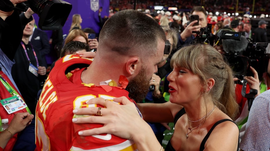 Chiefs' Andy Reid addresses idea Travis Kelce is 'old' and 'distracted' amid Taylor Swift concerns, bad start thumbnail