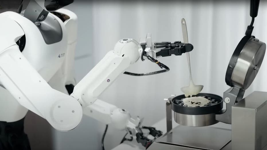 Chinese robo-helper can clean, cook, even shoot hoops thumbnail