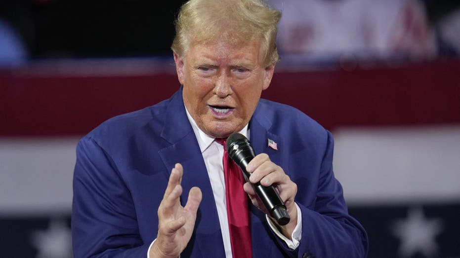 <div>Trump says he will tax Mexican auto imports by 200% and make then 'unsellable' in the US</div> <div>Trump says he will tax Mexican auto imports by 200% and make then 'unsellable' in the US</div>
