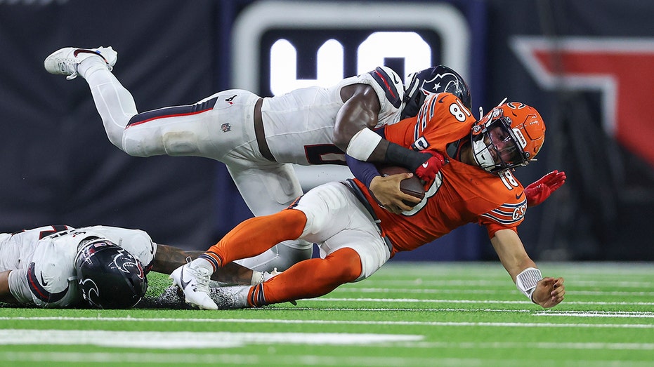 Bears’ Roschon Johnson reacts after Texans’ Azeez Al-Shaair punches him during game