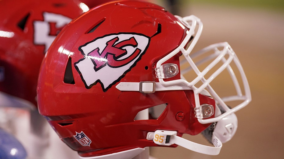 Chiefs-Ravens game facing weather delay as thunderstorm rolls through Kansas City thumbnail