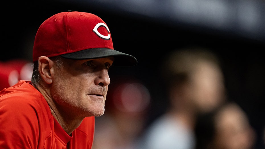 Reds fire David Bell with 5 games left in regular season thumbnail