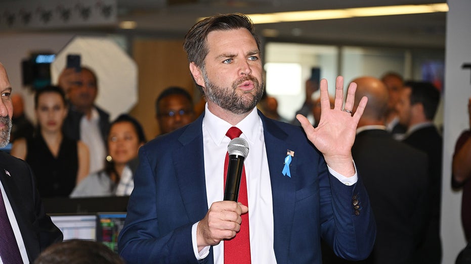 <div>Vance slams Harris focus on calling Springfield, Ohio, residents 'racist' instead of 'undoing her open border'</div> <div>Vance slams Harris focus on calling Springfield, Ohio, residents 'racist' instead of 'undoing her open border'</div>