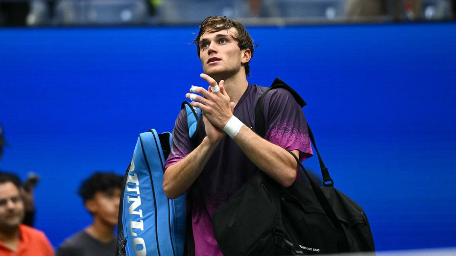 British tennis star Jack Draper vomits during dramatic US Open semifinal loss; Jannik Sinner advances