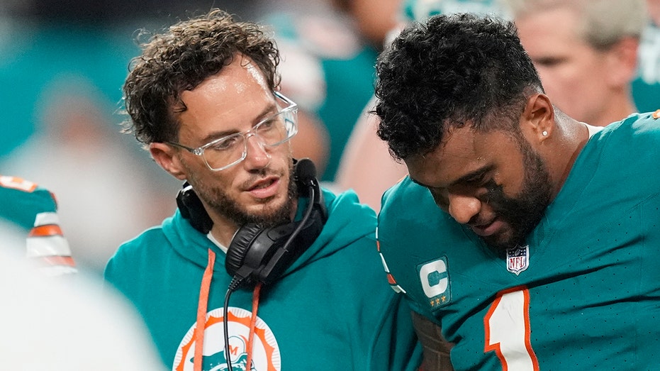 Dolphins' Mike McDaniel pumps brakes on Tua Tagovailoa retirement talk thumbnail