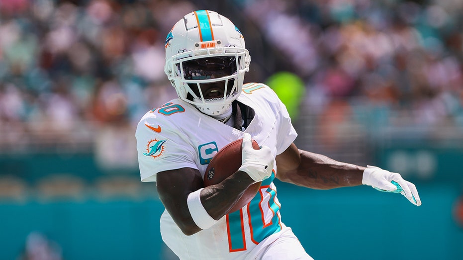 Dolphins’ Tyreek Hill explains 4-word message after bodycam footage of detention is released