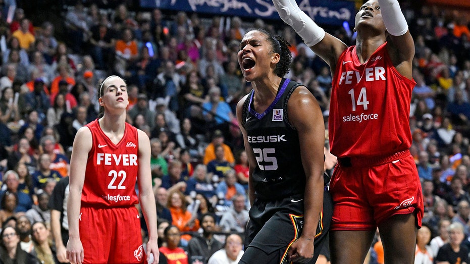 Sun star Alyssa Thomas rips Fever fans over alleged racism after eliminating Indiana from WNBA playoffs thumbnail