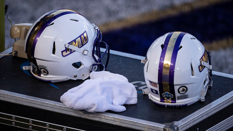 James Madison quarterback has early candidate for flop of the year; teammate pretends to give CPR