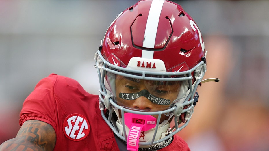 Alabama's 17-year-old star receiver writes blunt 2-word message on eye black ahead of breakout game thumbnail