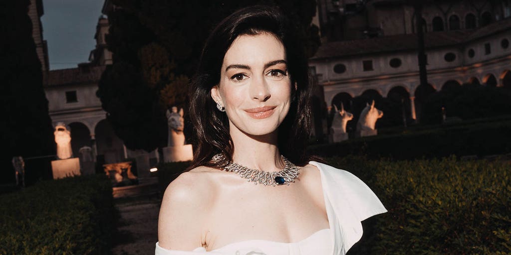 Anne Hathaway apologizes to reporter for 'top-notch cringe' interview