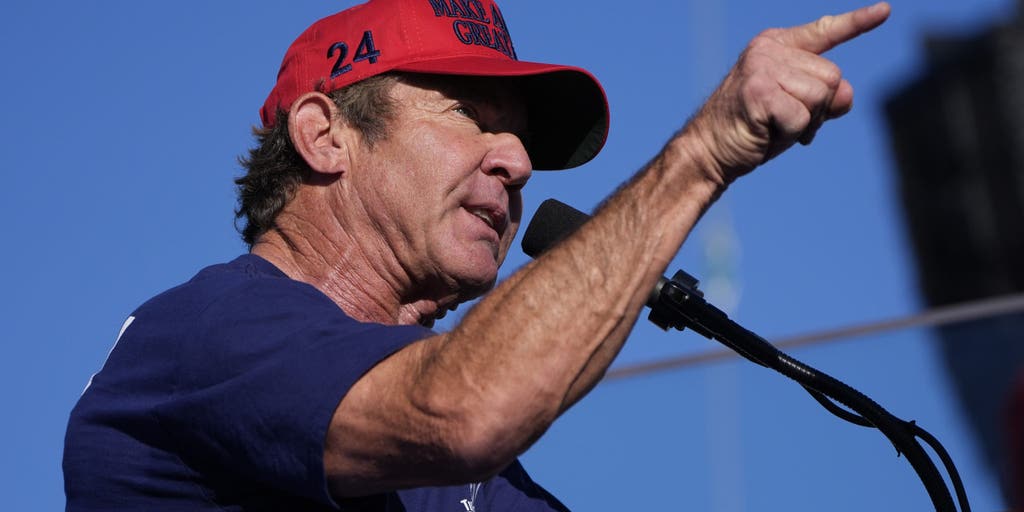 'Reagan' star Dennis Quaid rallies for Trump in Coachella, California: 'Time to pick a side'