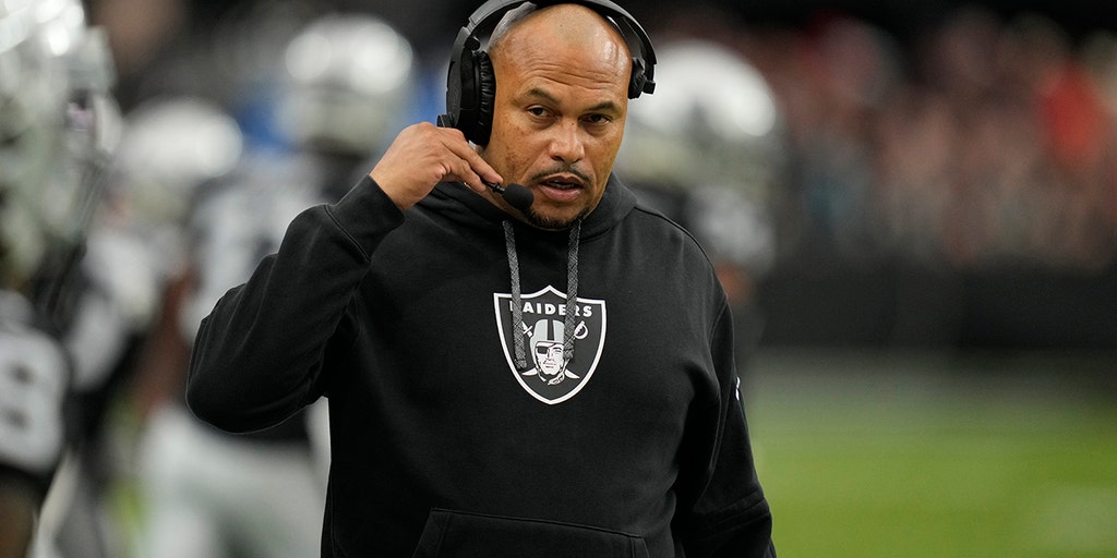 Raiders' Antonio Pierce says team 'heard a whistle' ahead of game-deciding botched snap in loss to Chiefs
