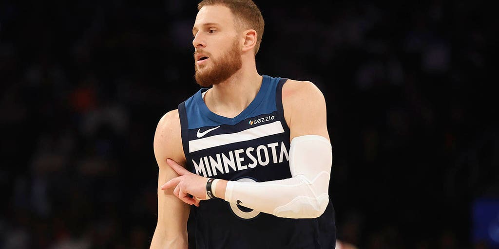 T'Wolves' Donte DiVincenzo has heated exchange with Knicks coach in MSG return