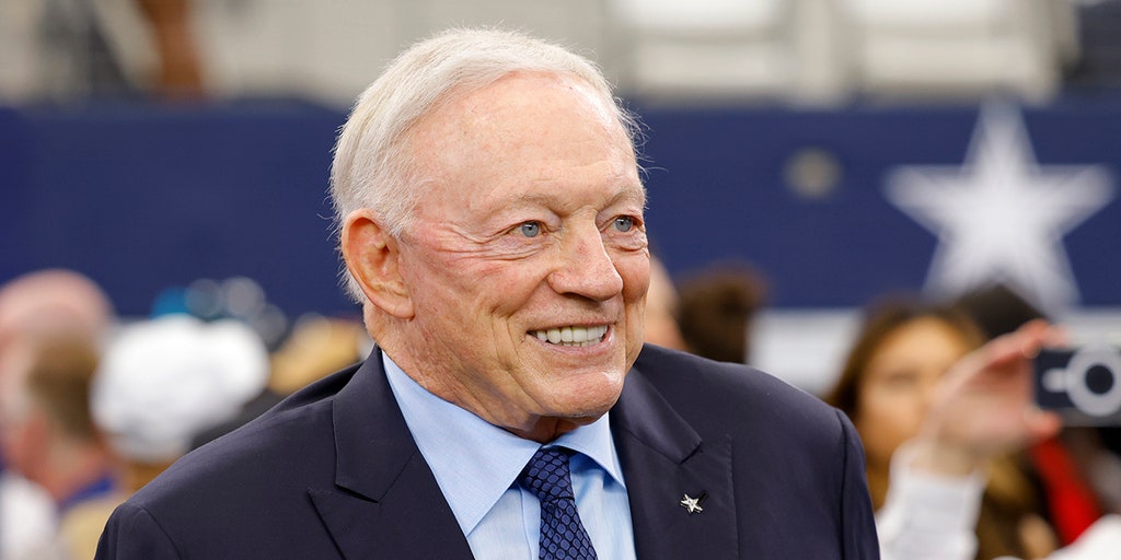 O proprietário dos Cowboys, Jerry Jones, faz lobby para que os jogos da NFL no Dia de Natal continue