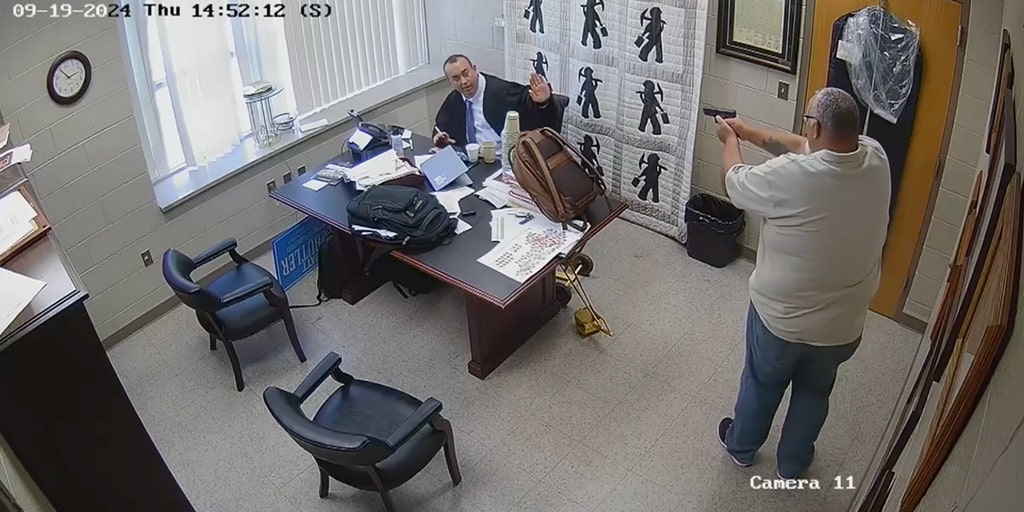 https://a57.foxnews.com/static.foxnews.com/foxnews.com/content/uploads/2024/10/1024/512/kentucky-judge-2.jpg?ve=1&tl=1