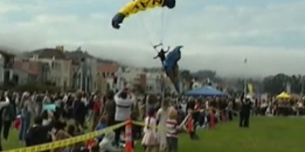 navy-parachutist-1.png?ve=1&tl=1