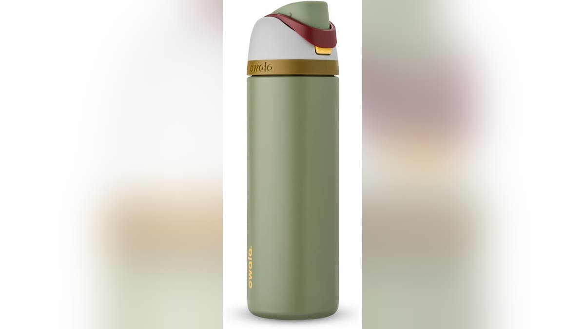 Mantén hidratados a tus amigos o familiares regalándoles una botella de agua. 