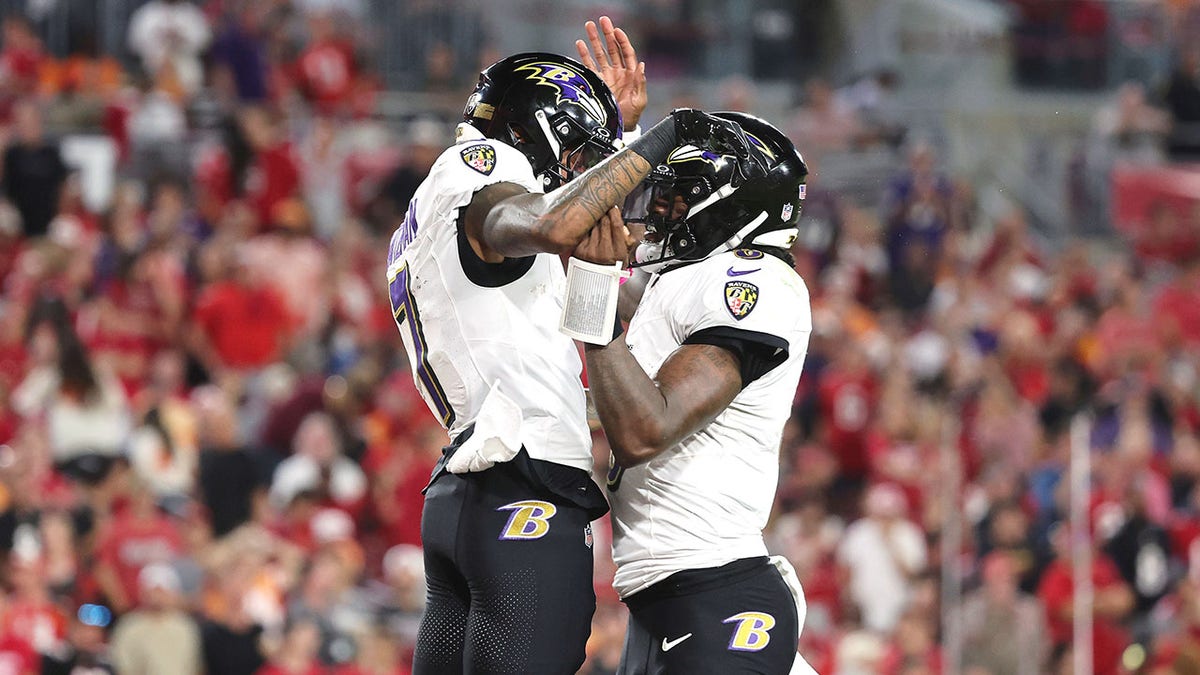 Lamar Jackson celebrates touchdown