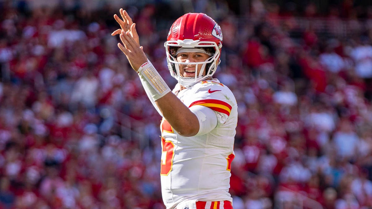 Patrick Mahomes signals the touchdown