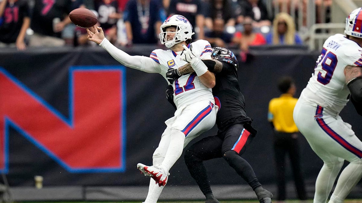 Josh Allen under duress