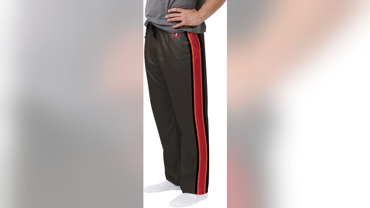 Settle in for the game anywhere with a comfy pair of NFL sweatpants.?
