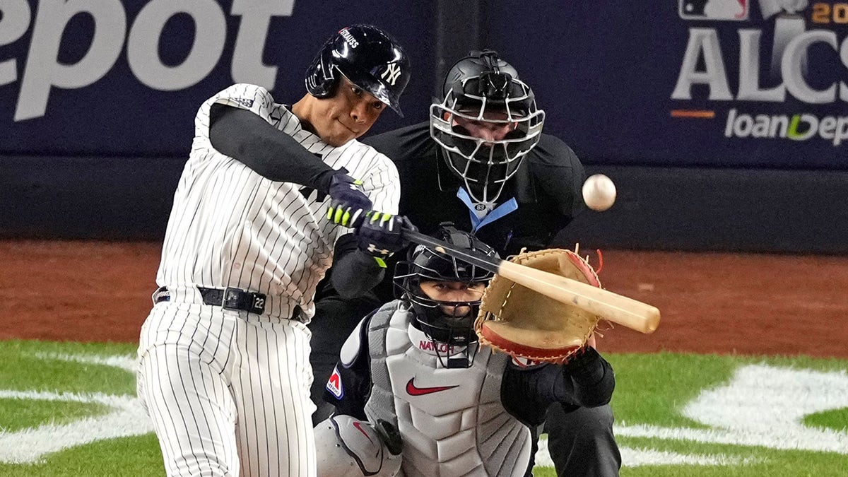 Juan Soto hits a homer