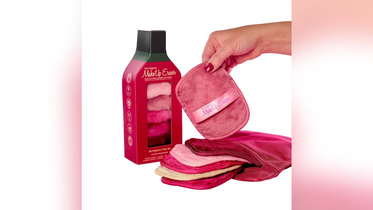 Take off your makeup in minutes with the help of these soft makeup remover pads.?