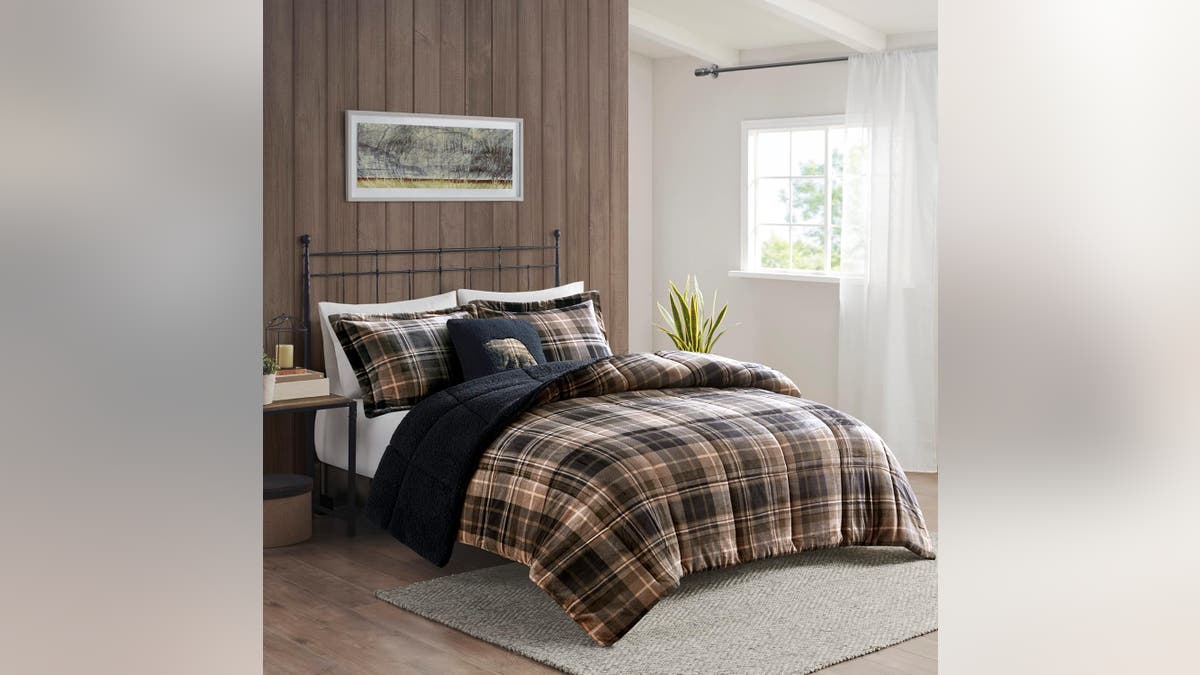 Sherpa comforters make the perfect middle layer of your warm bed.?