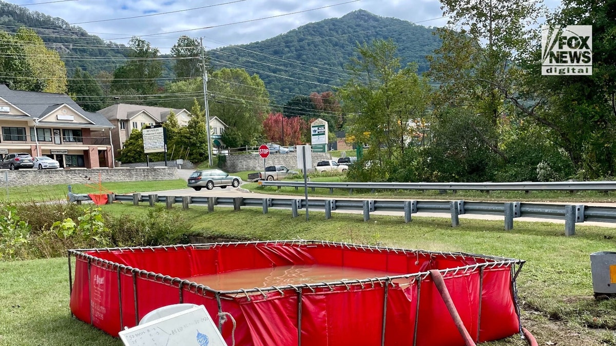 El Departamento de Bomberos de Fairview almacena agua del arroyo no potable para que los residentes la utilicen en las cisternas de los inodoros y otros usos de fontanería.