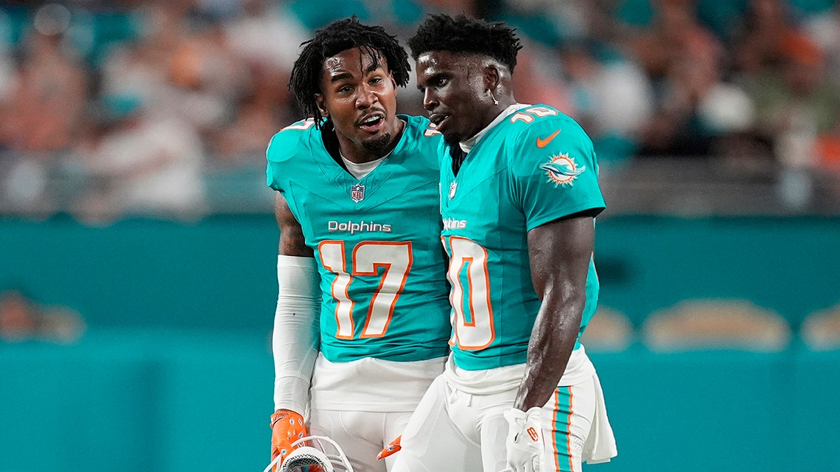 Dolphins' Tyreek Hill was 'motivating' team during sideline outburst in loss to Titans: 'Wasn't frustrated'  at george magazine